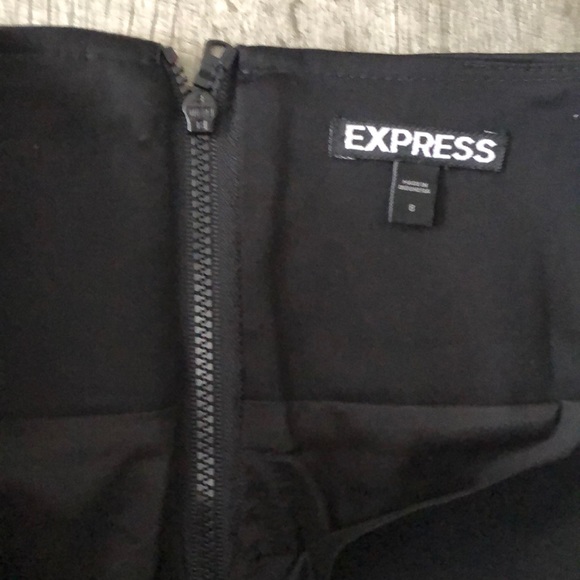 Express Skirt with Buttons - Picture 3 of 3